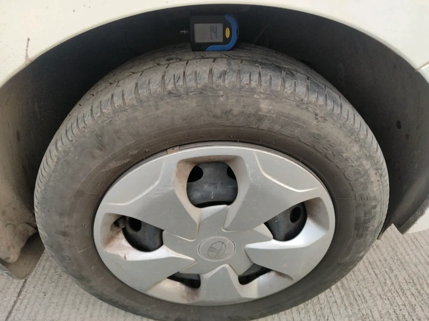 2024 Tata Tiago XM CNG, CNG, Manual, 49,854 km, tyre