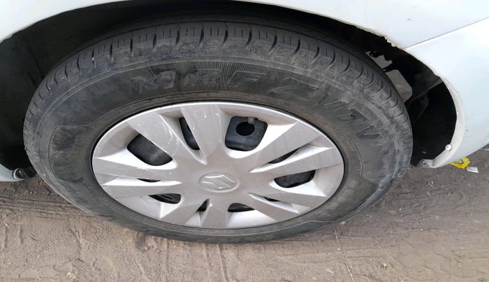 2012 Maruti Swift VXI, CNG, Manual, 61,396 km, tyre