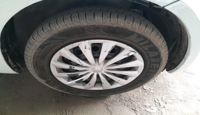 2012 Maruti Swift VXI, CNG, Manual, 61,396 km, tyre