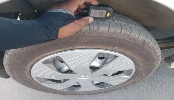 2017 Maruti Wagon R 1.0 LXI, Petrol, Manual, 53,055 km, tyre