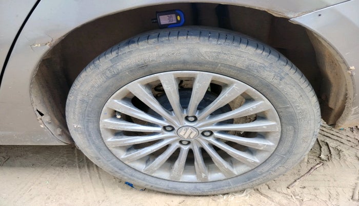 2015 Maruti Ciaz ZXI+, Petrol, Manual, 1,15,501 km, tyre