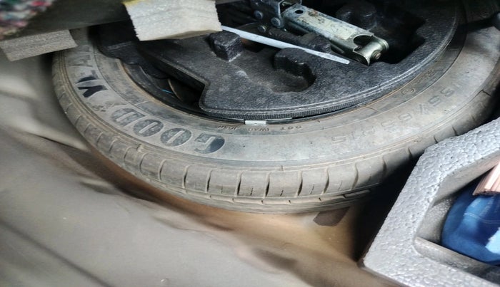 2015 Maruti Ciaz ZXI+, Petrol, Manual, 1,15,501 km, tyre