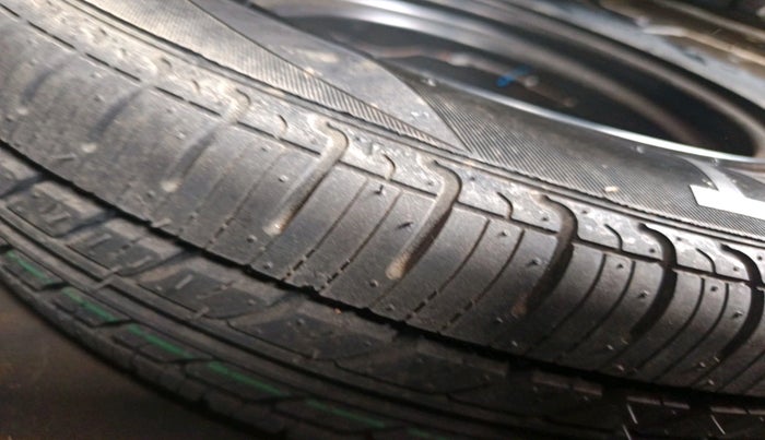 2018 Renault Kwid RXT 1.0 (O), Petrol, Manual, 35,575 km, tyre