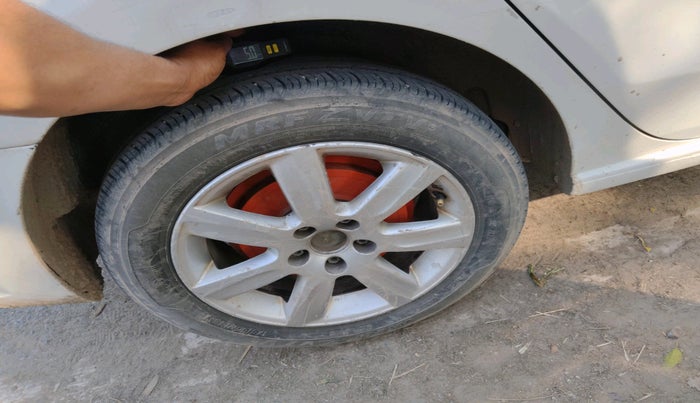 2011 Volkswagen Vento HIGHLINE 1.6 MPI, Petrol, Manual, 78,962 km, tyre