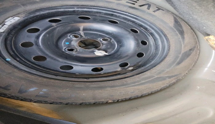 2017 Maruti Swift VXI, Petrol, Manual, 34,136 km, tyre