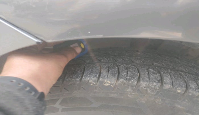 2013 Volkswagen Polo COMFORTLINE 1.2L PETROL, Petrol, Manual, 1,18,258 km, tyre