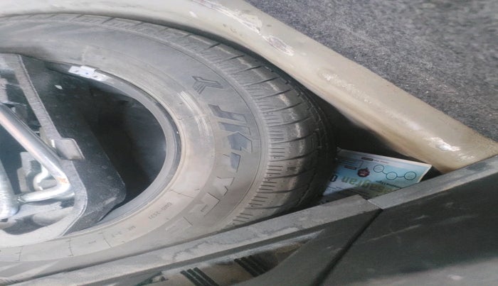 2013 Volkswagen Polo COMFORTLINE 1.2L PETROL, Petrol, Manual, 1,18,258 km, tyre