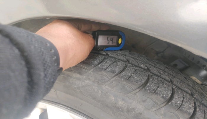 2013 Volkswagen Polo COMFORTLINE 1.2L PETROL, Petrol, Manual, 1,18,258 km, tyre