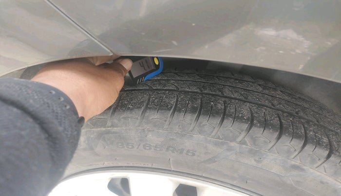 2013 Volkswagen Polo COMFORTLINE 1.2L PETROL, Petrol, Manual, 1,18,258 km, tyre