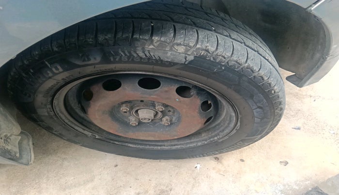 2018 Tata Tiago XT PETROL, Petrol, Manual, 2,18,307 km, tyre