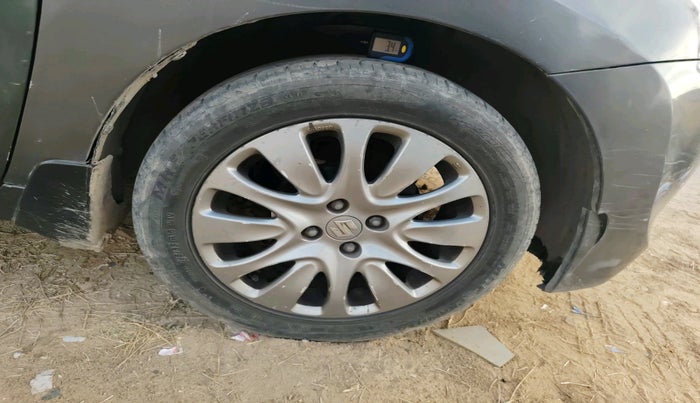 2017 Maruti Baleno ZETA PETROL 1.2, Petrol, Manual, 1,15,830 km, tyre