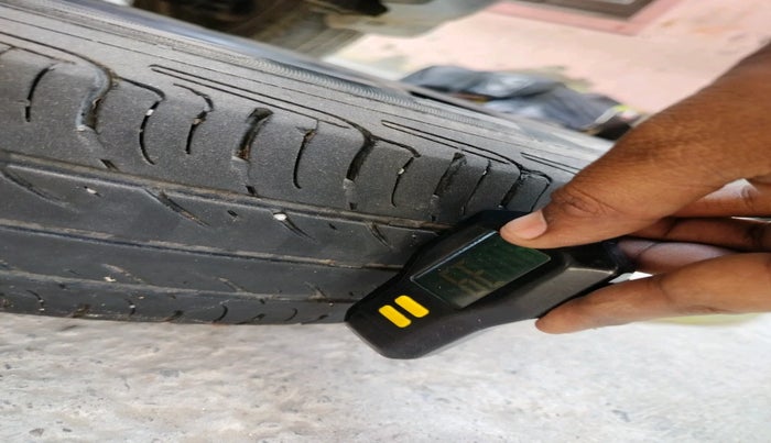 2013 Maruti Swift Dzire VXI, Petrol, Manual, 1,80,568 km, tyre