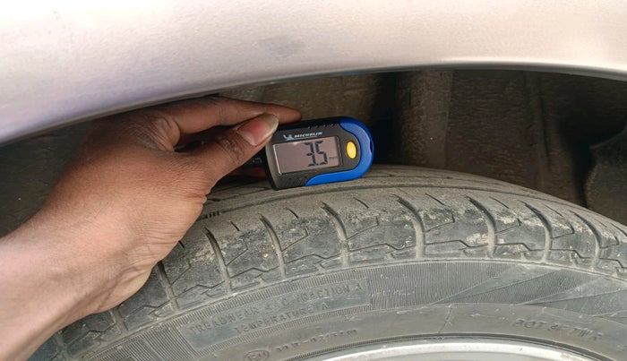 2012 Honda Jazz 1.2 L I-VTEC SELECT, Petrol, Manual, 1,34,078 km, tyre