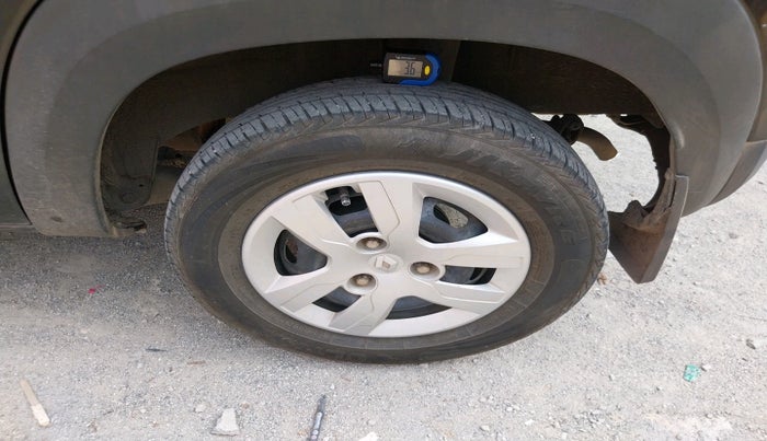 2017 Renault Kwid RXT 1.0, Petrol, Manual, 90,484 km, tyre