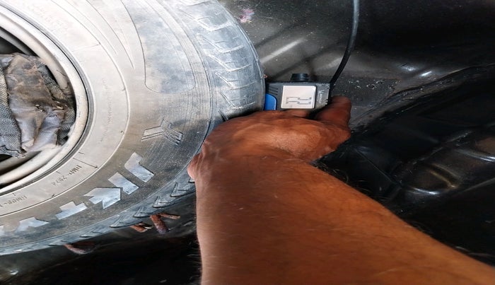 2017 Renault Kwid RXT 1.0, Petrol, Manual, 90,484 km, tyre