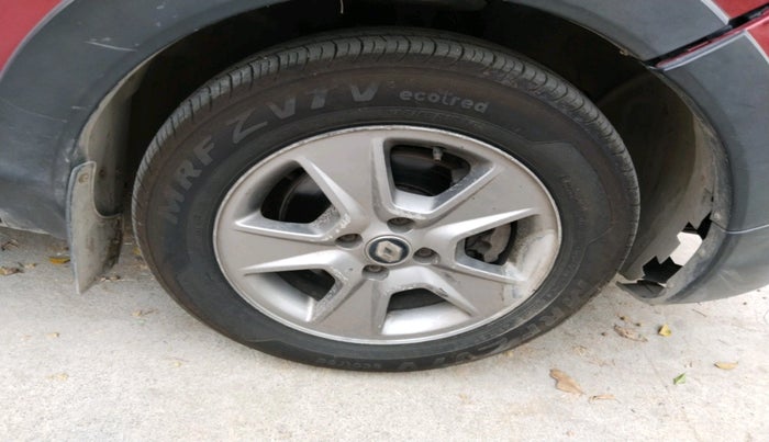 2016 Renault Lodgy 110 PS WORLD EDITION 8 STR, Diesel, Manual, 1,21,462 km, tyre