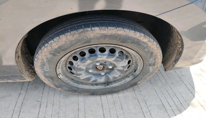 2024 Maruti Baleno DELTA CNG 1.2L, CNG, Manual, 30,191 km, tyre