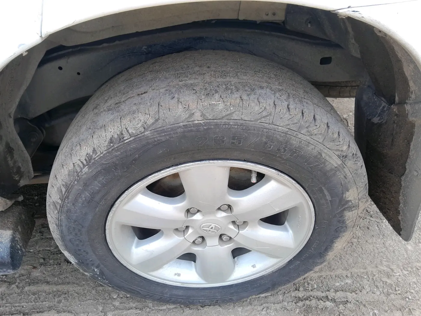 2011 Toyota Fortuner 3.0 4X4 MT, Diesel, Manual, 1,46,483 km, tyre