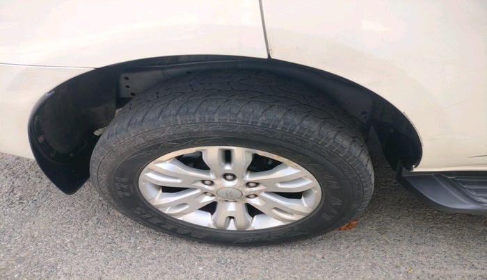 2016 Ford Endeavour TREND 2.2 4X2 AT, Diesel, Automatic, 1,61,930 km, tyre