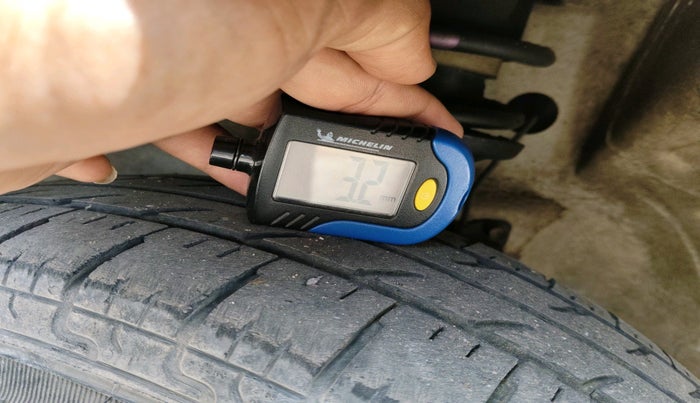 2014 Maruti Wagon R 1.0 LXI, CNG, Manual, 1,26,818 km, tyre