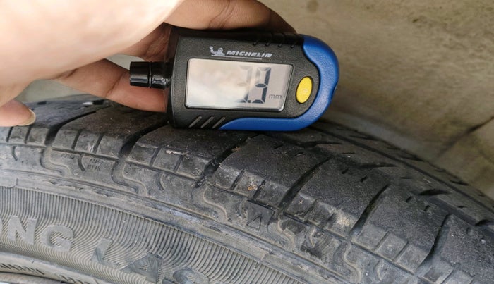 2014 Maruti Wagon R 1.0 LXI, CNG, Manual, 1,26,818 km, tyre