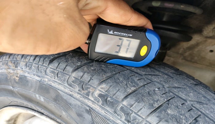 2014 Maruti Wagon R 1.0 LXI, CNG, Manual, 1,26,818 km, tyre