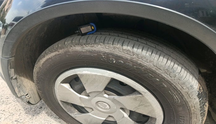 2017 Mahindra XUV500 W6 AT, Diesel, Automatic, 1,13,259 km, tyre