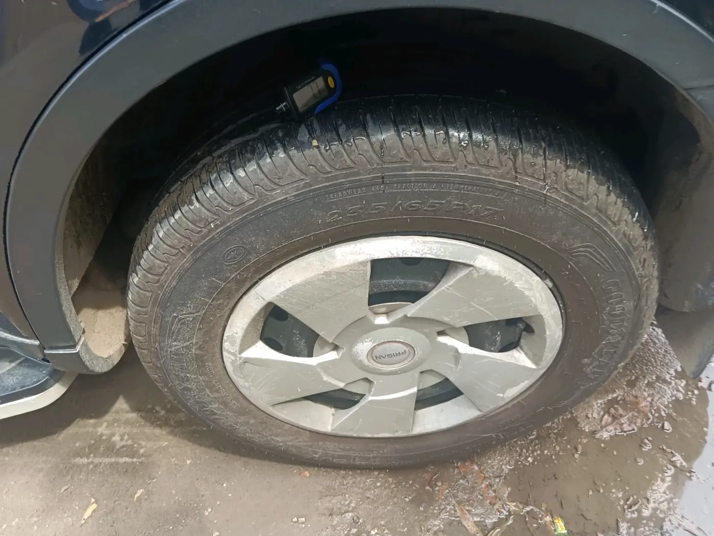 2017 Mahindra XUV500 W6 AT, Diesel, Automatic, 1,13,259 km, tyre