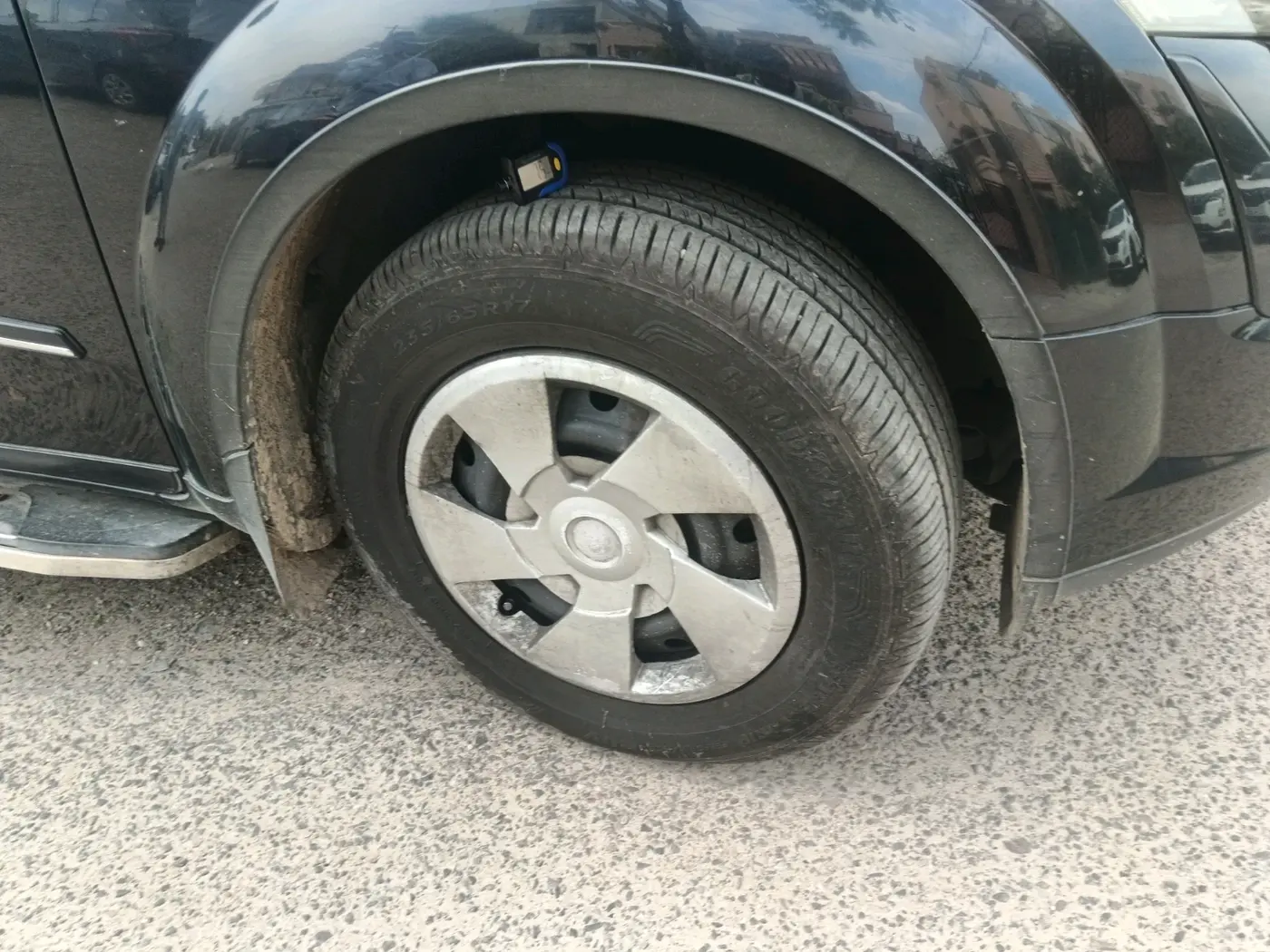 2017 Mahindra XUV500 W6 AT, Diesel, Automatic, 1,13,259 km, tyre