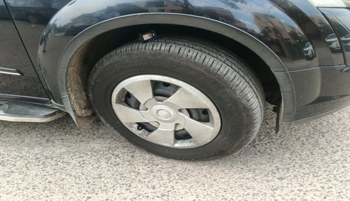 2017 Mahindra XUV500 W6 AT, Diesel, Automatic, 1,13,259 km, tyre