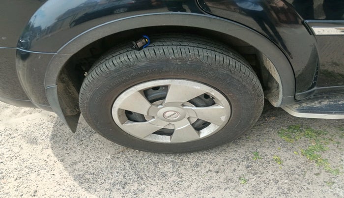 2017 Mahindra XUV500 W6 AT, Diesel, Automatic, 1,13,259 km, tyre