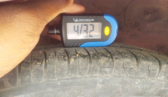 2011 Chevrolet Spark LS 1.0 LPG, Petrol, Manual, 70,399 km, tyre