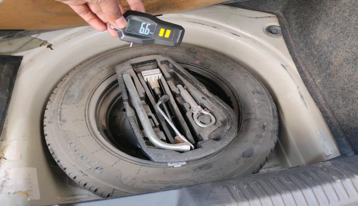 2012 Volkswagen Polo HIGHLINE DIESEL, Diesel, Manual, 2,16,455 km, tyre