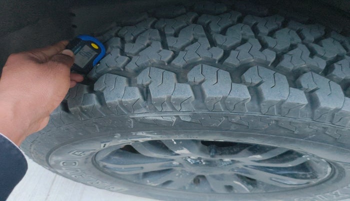 2016 Ford Endeavour TITANIUM 2.2 4X2 AT, Diesel, Automatic, 21,972 km, tyre