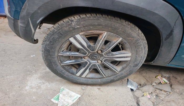 2022 Renault Kwid CLIMBER AMT 1.0, Petrol, Automatic, 31,244 km, tyre