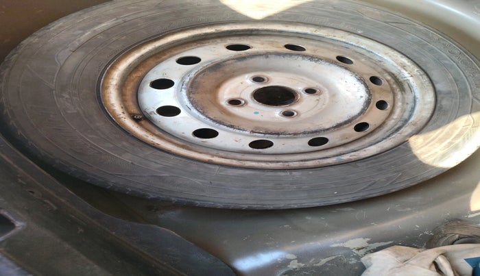 2014 Maruti Swift Dzire LXI, Petrol, Manual, 1,13,157 km, tyre