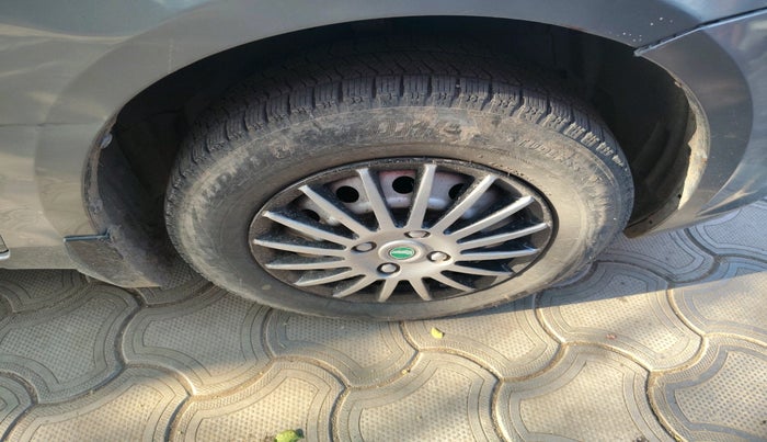 2014 Maruti Swift Dzire LXI, Petrol, Manual, 1,13,157 km, tyre