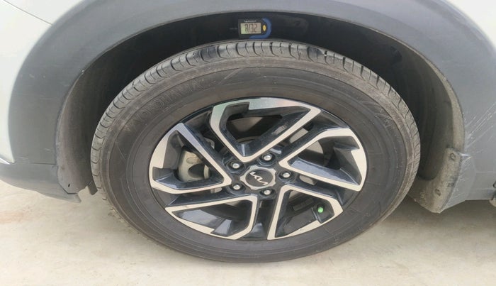 2023 KIA CARENS LUXURY PLUS 1.5 DIESEL AT 7 STR, Diesel, Automatic, 50,515 km, tyre