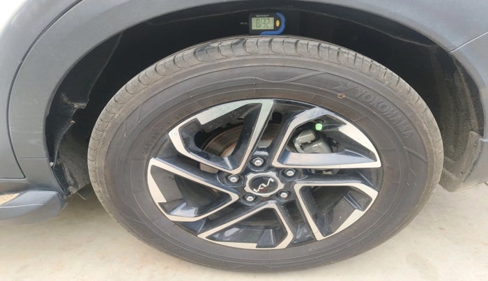 2023 KIA CARENS LUXURY PLUS 1.5 DIESEL AT 7 STR, Diesel, Automatic, 50,515 km, tyre