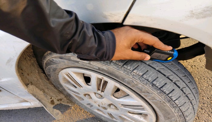 2012 Hyundai Santro Xing GLS, CNG, Manual, 1,36,987 km, tyre