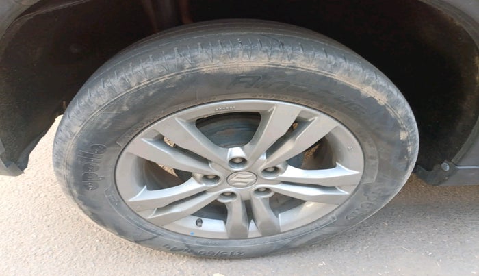 2017 Maruti Vitara Brezza ZDI PLUS, Diesel, Manual, 1,50,952 km, tyre