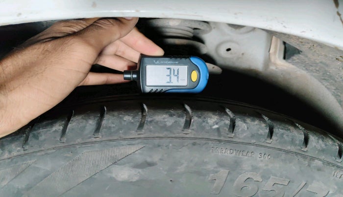 2015 Hyundai Grand i10 MAGNA 1.2 KAPPA VTVT, CNG, Manual, 1,17,132 km, tyre