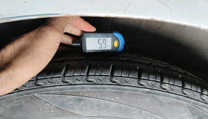 2015 Hyundai Grand i10 MAGNA 1.2 KAPPA VTVT, CNG, Manual, 1,17,132 km, tyre