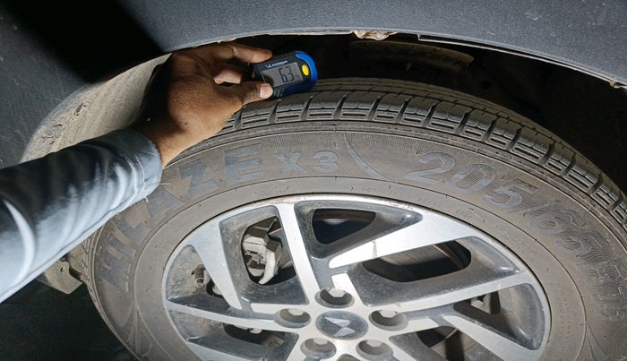 2024 Mahindra XUV 3XO AX5L 1.2 TGDi AT, Petrol, Automatic, 49,836 km, tyre