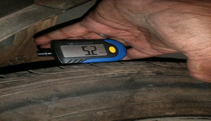 2011 Hyundai i10 SPORTZ (O) 1.2, Petrol, Manual, 77,427 km, tyre