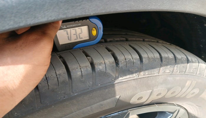 2025 Mahindra XUV700 AX 7 LUXURY D AT 7 STR, Diesel, Automatic, 21,033 km, tyre