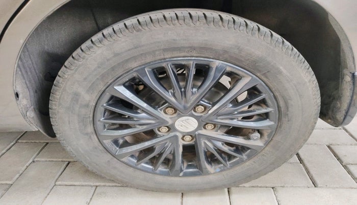 2021 Maruti Ertiga VXI SHVS, Petrol, Manual, 18,292 km, tyre