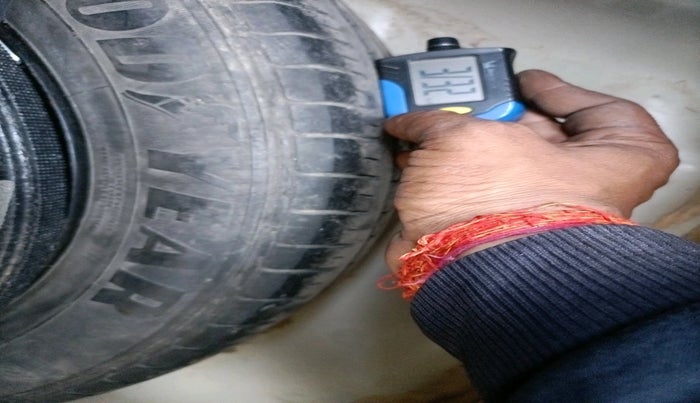 2016 Maruti Ciaz ZXI AT, Petrol, Automatic, 64,214 km, tyre