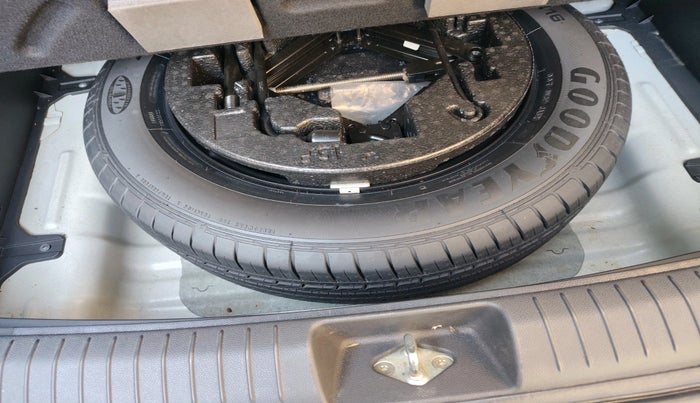 2017 Hyundai Creta SX PLUS 1.6 PETROL, Petrol, Manual, 71,895 km, tyre