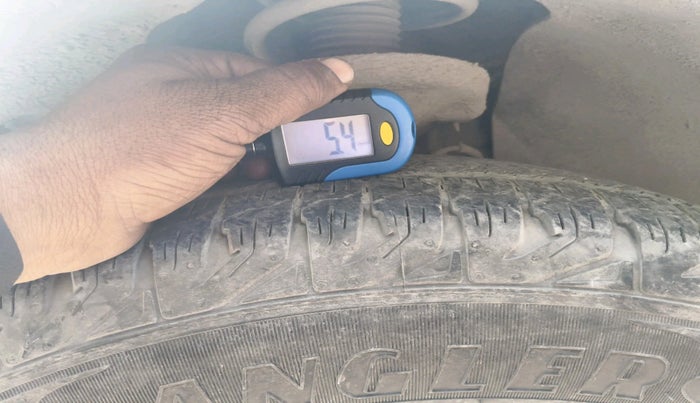 2016 Mahindra XUV500 W6 AT 1.99, Diesel, Automatic, 1,25,678 km, tyre